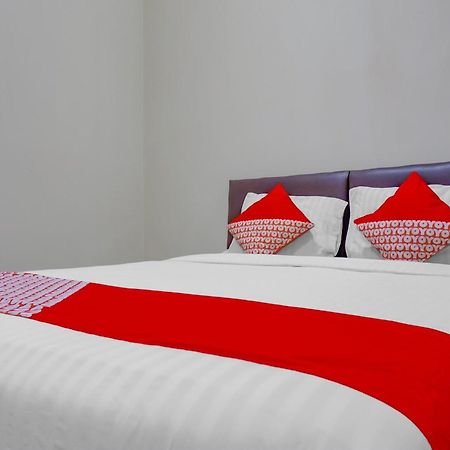 Oyo 117 Blueberry Homestay Jakarta Buitenkant foto