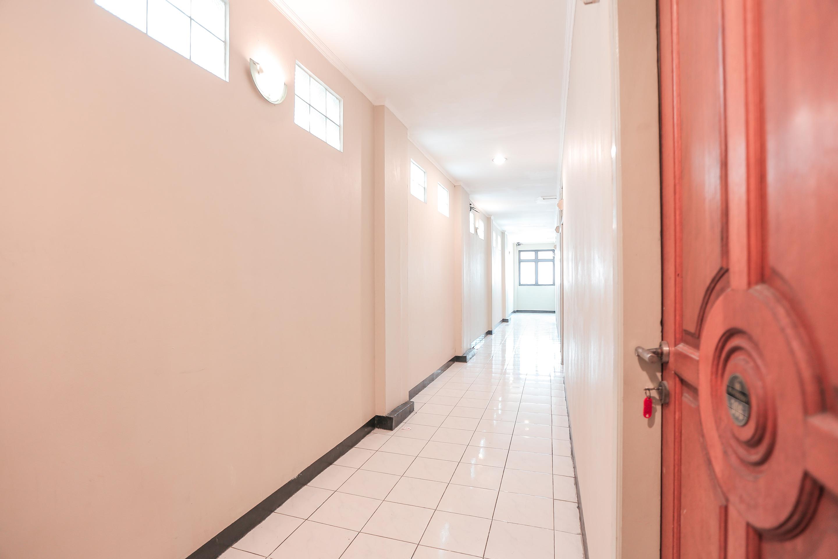 Oyo 117 Blueberry Homestay Jakarta Buitenkant foto