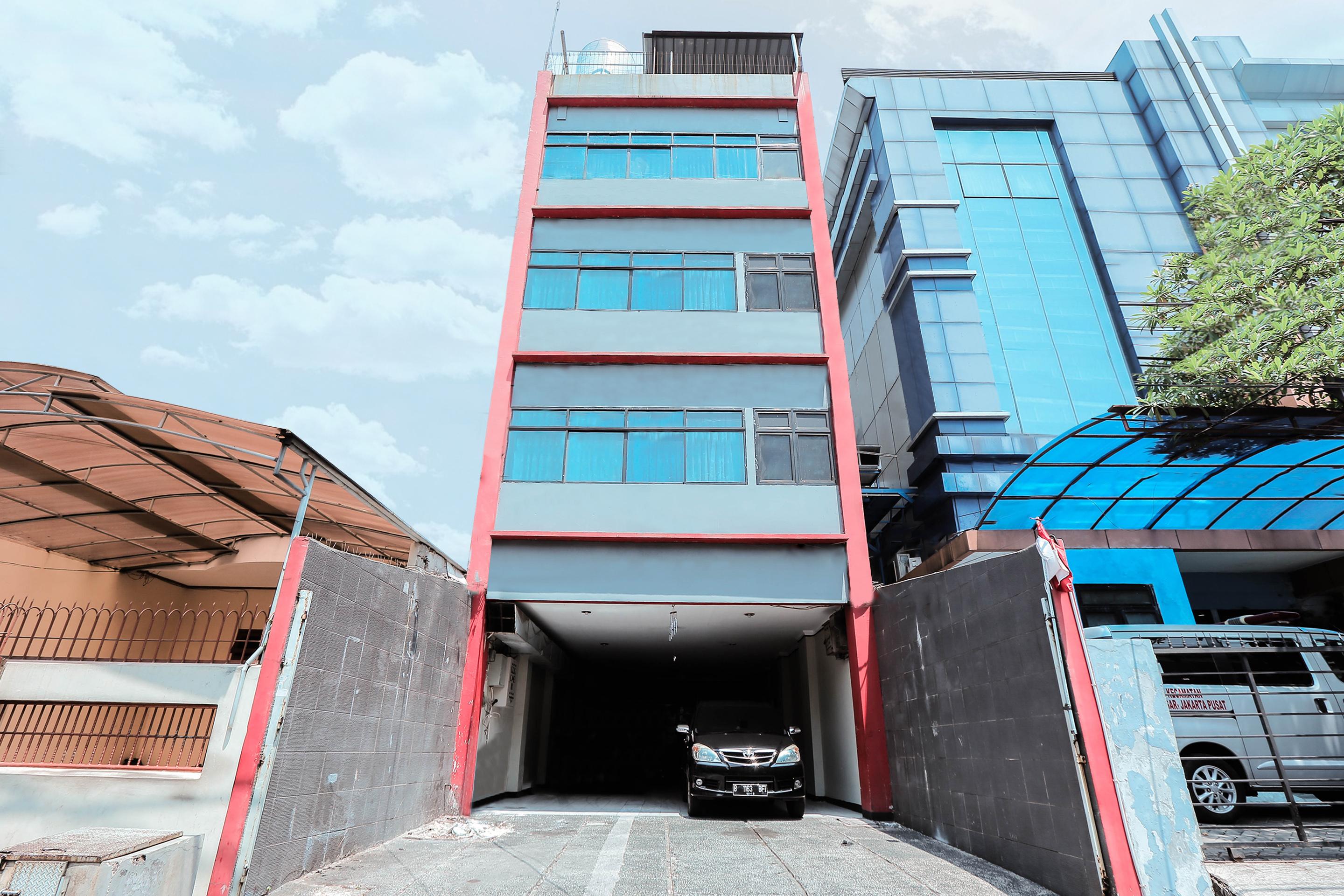 Oyo 117 Blueberry Homestay Jakarta Buitenkant foto
