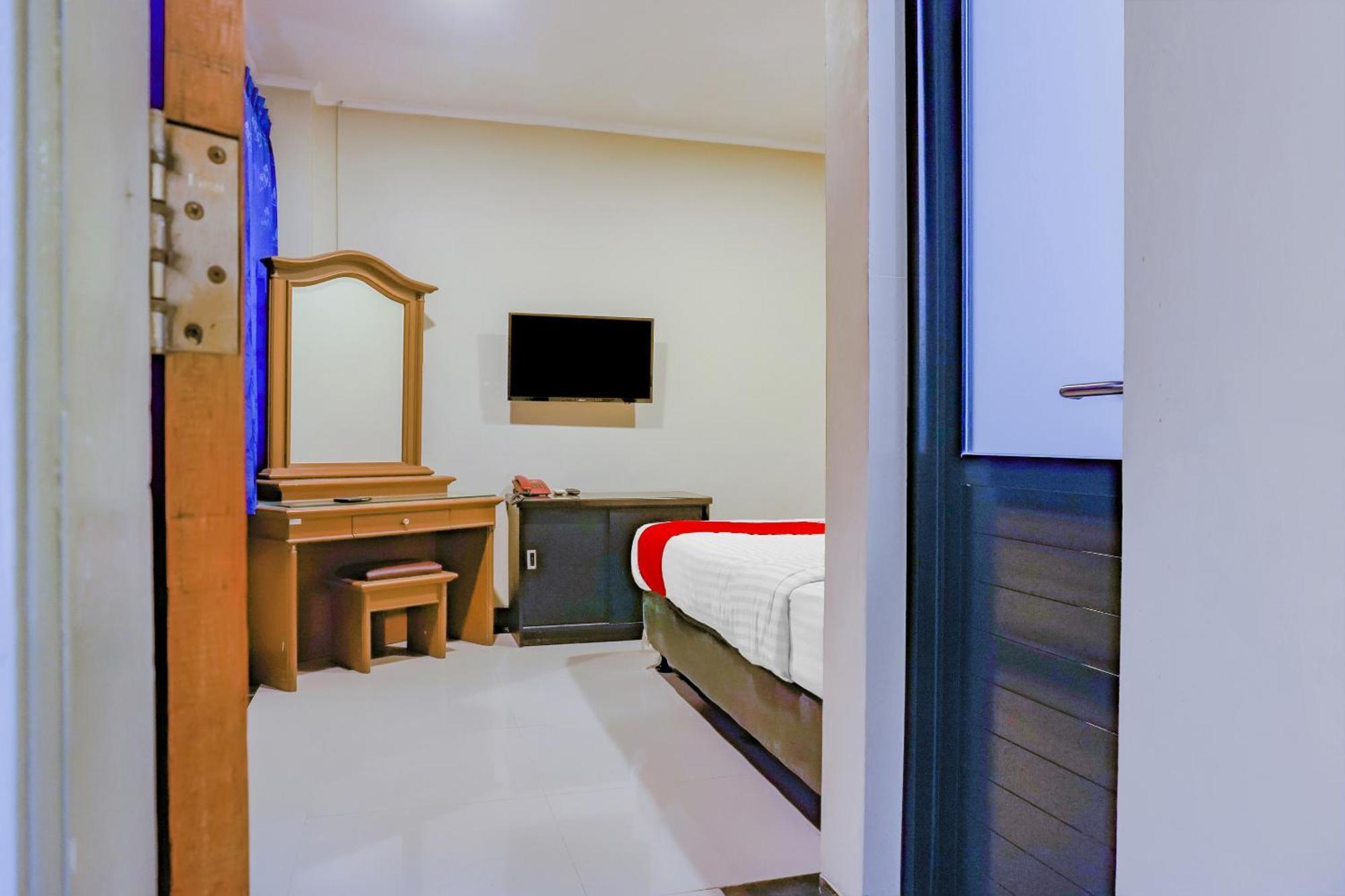 Oyo 117 Blueberry Homestay Jakarta Buitenkant foto