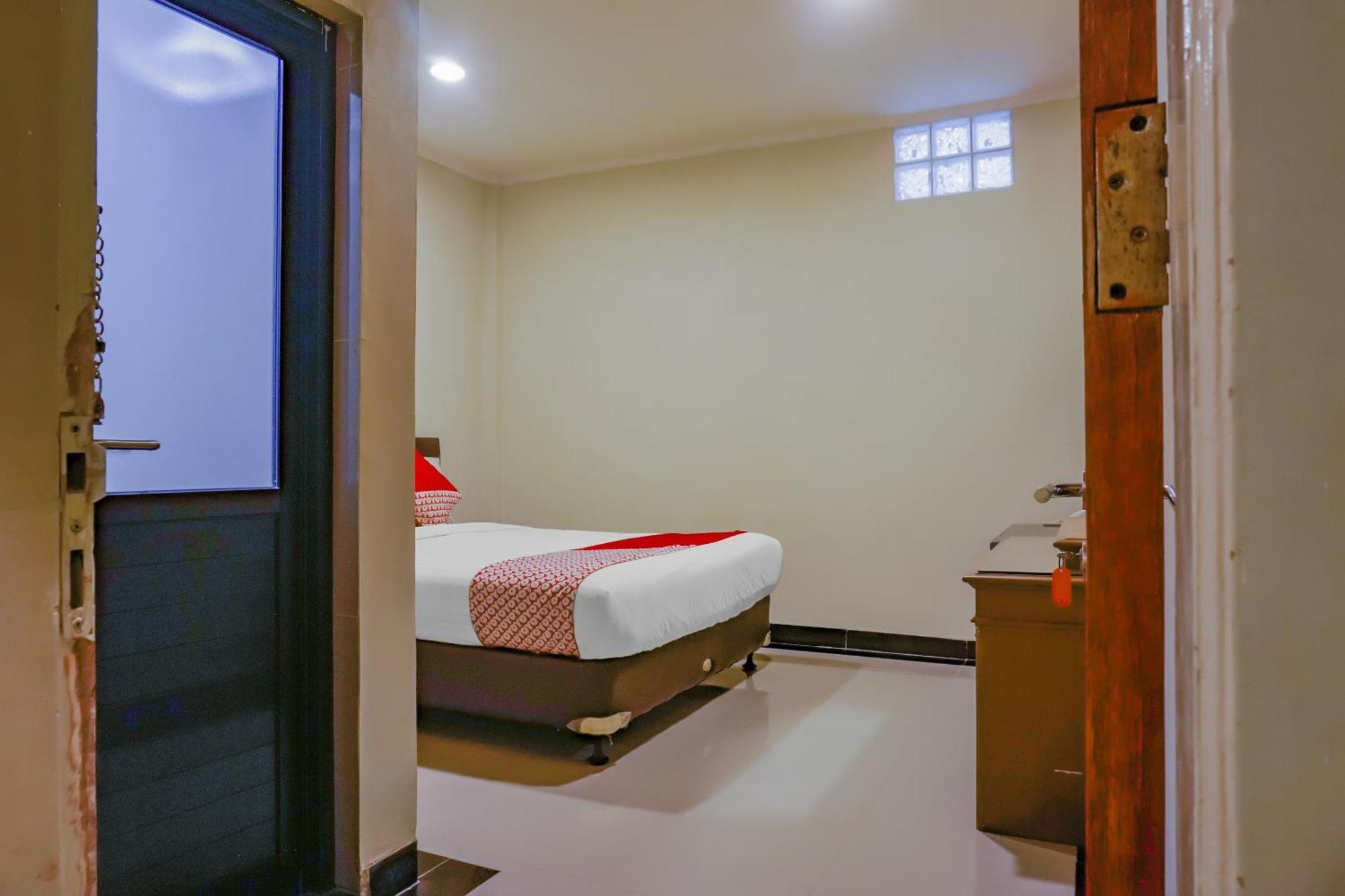 Oyo 117 Blueberry Homestay Jakarta Buitenkant foto