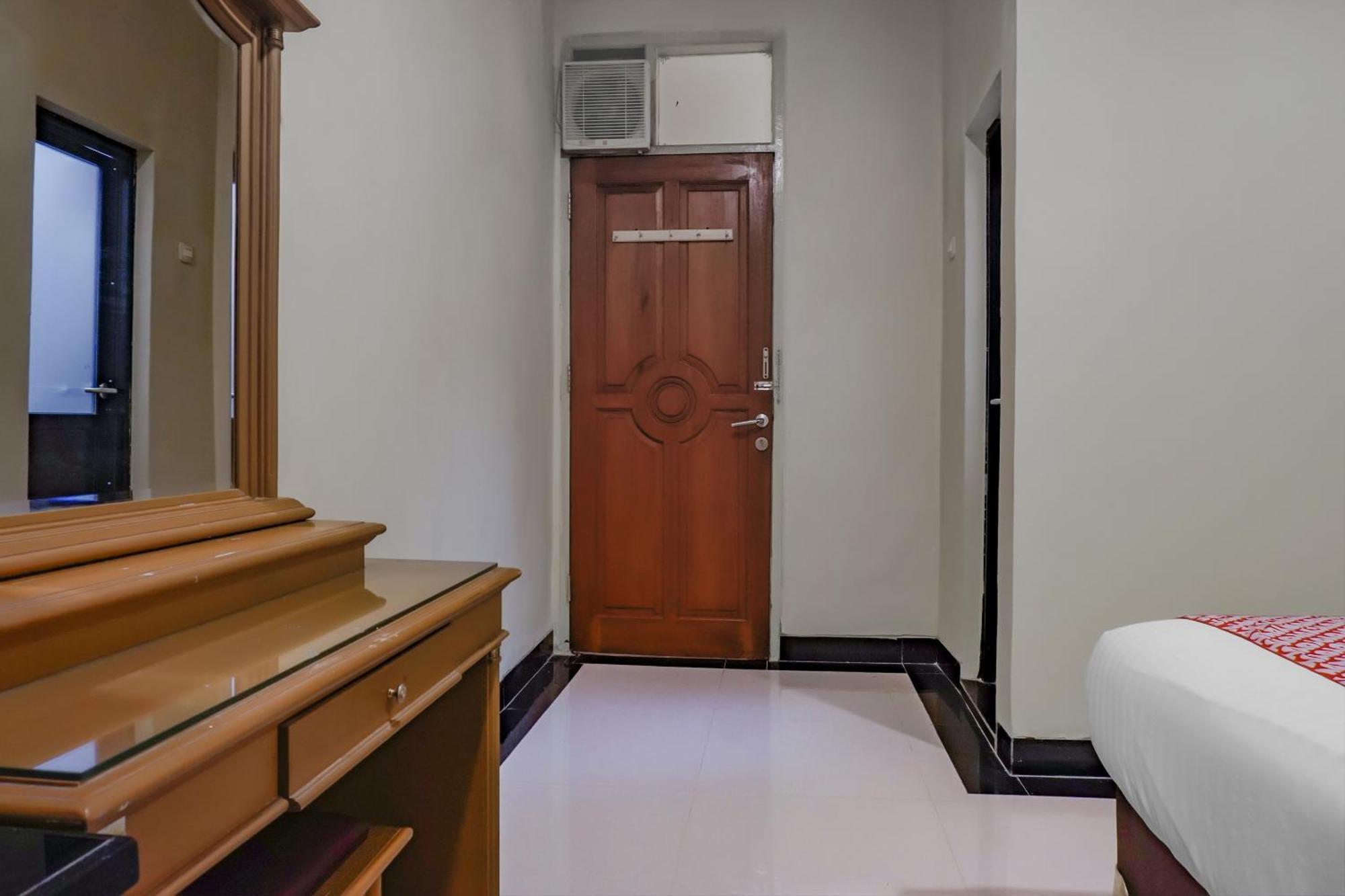 Oyo 117 Blueberry Homestay Jakarta Buitenkant foto