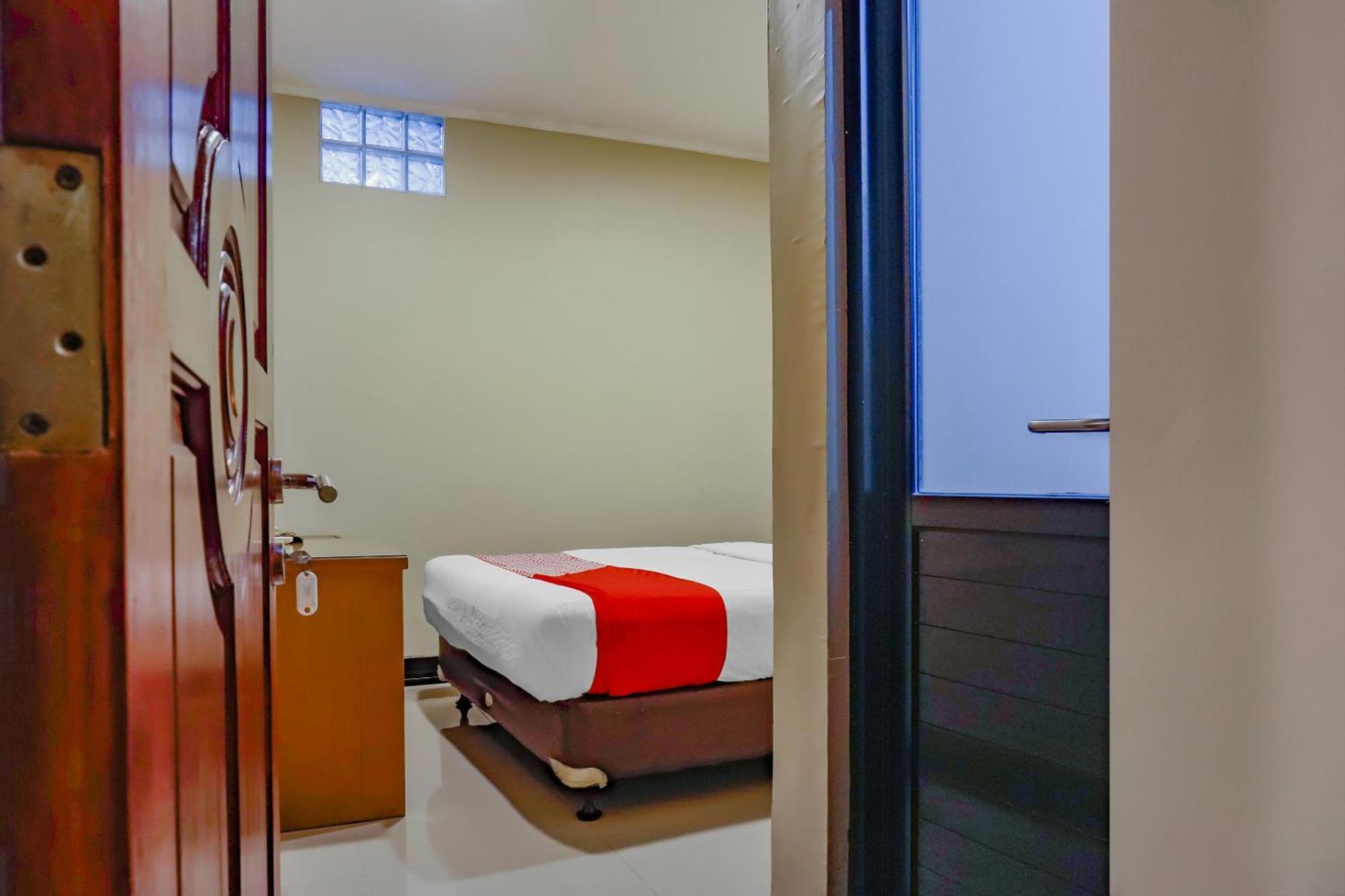 Oyo 117 Blueberry Homestay Jakarta Buitenkant foto