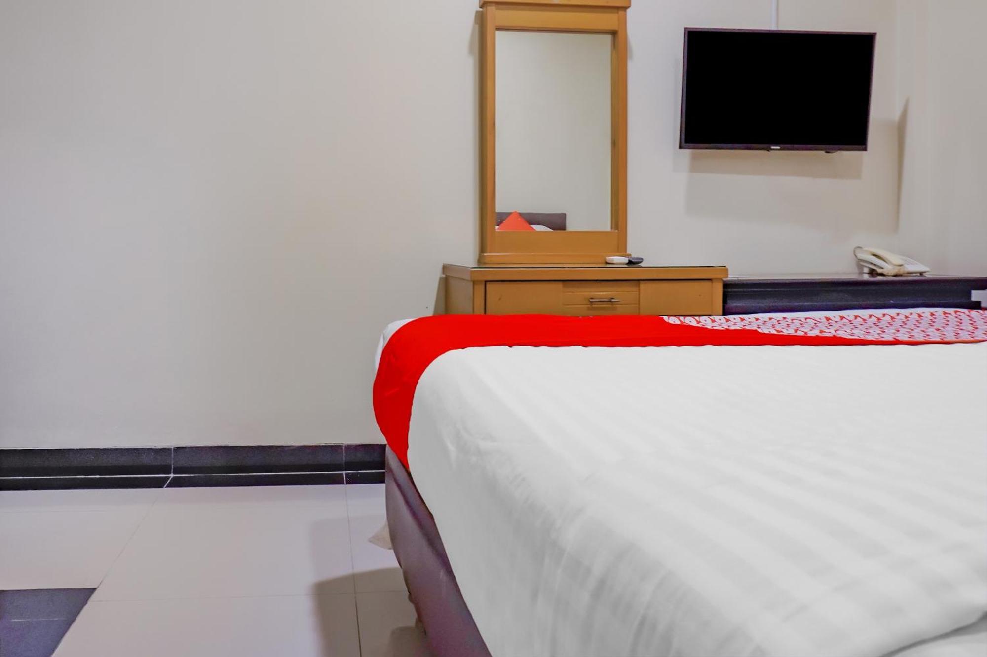 Oyo 117 Blueberry Homestay Jakarta Buitenkant foto