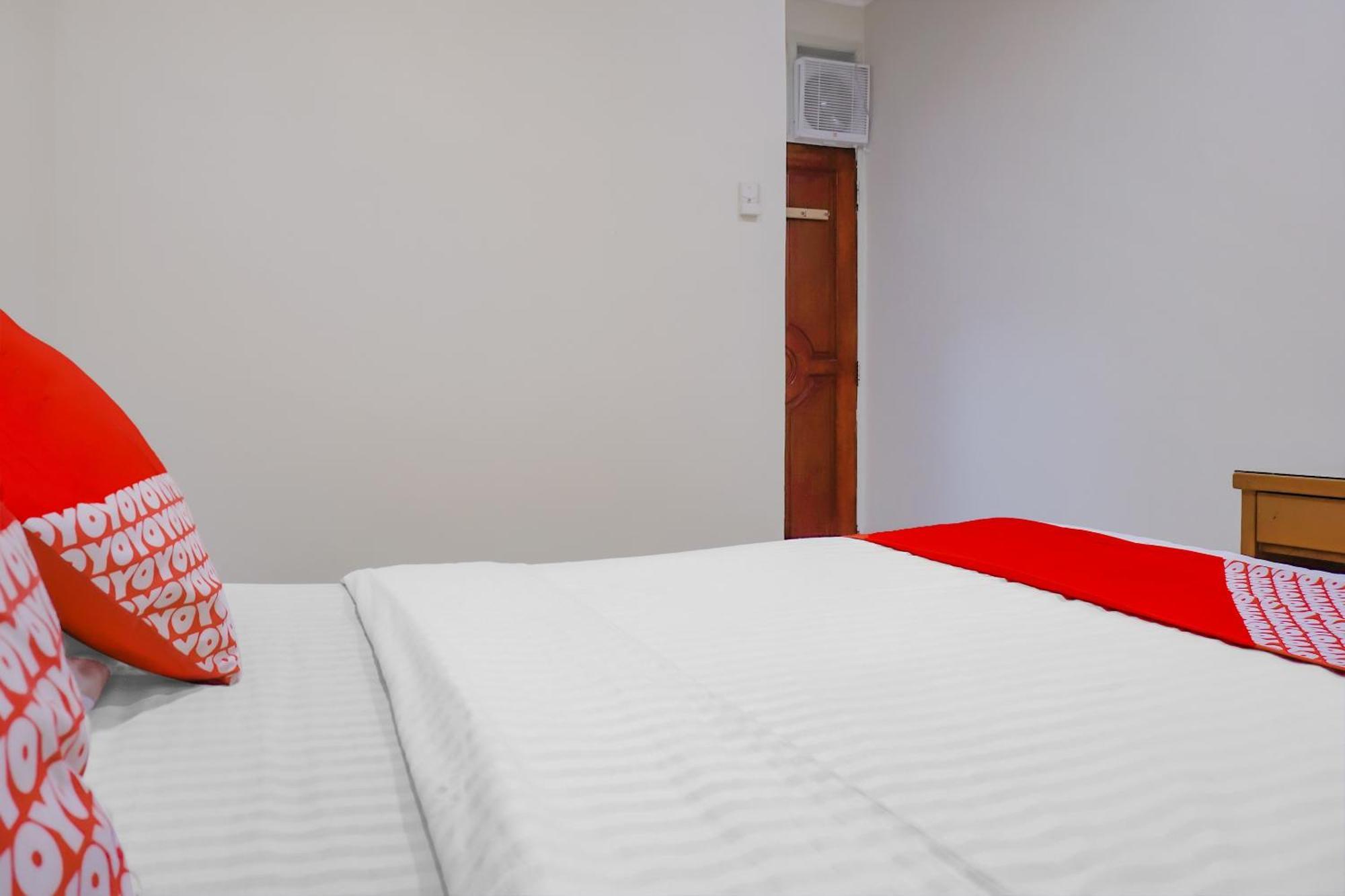 Oyo 117 Blueberry Homestay Jakarta Buitenkant foto