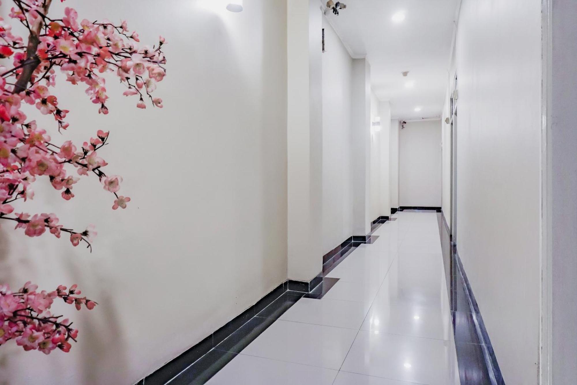 Oyo 117 Blueberry Homestay Jakarta Buitenkant foto