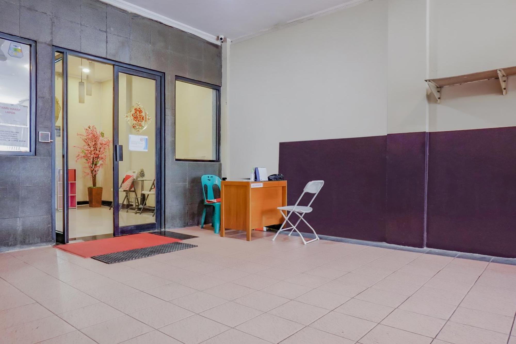 Oyo 117 Blueberry Homestay Jakarta Buitenkant foto